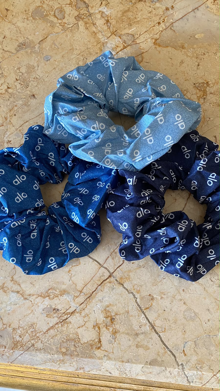 alo scrunchie