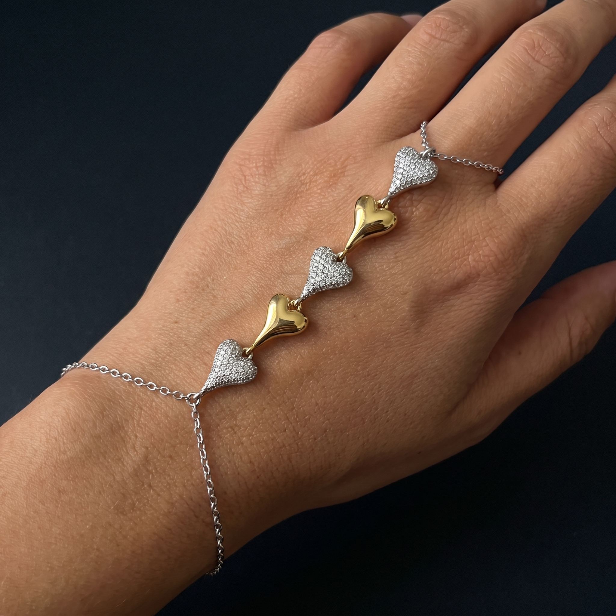 SALTKISS handchain